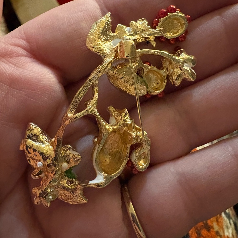 P21 Charming Gold and Red Mouse Brooch - Picture 3 of 4